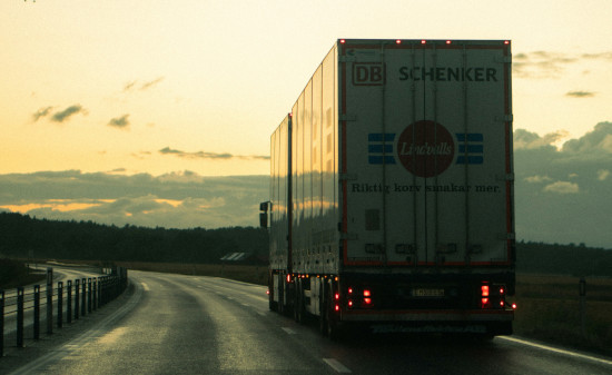 Camion sur la route